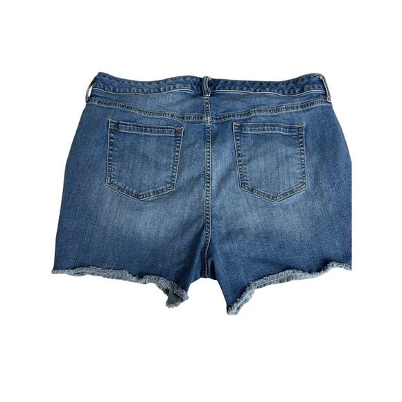 Torrid Denim Shorts Size 20 Exposed Button Fly Medium Wash Cut Off Raw Hem Pinup - Picture 3 of 11